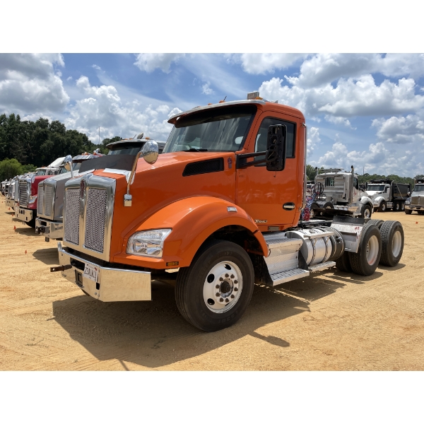 2020 KENWORTH T880 Day Cab Truck