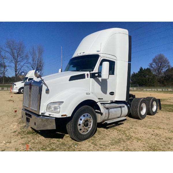 2019 KENWORTH T880 Day Cab Truck