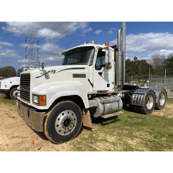 2006 MACK CHN613 Day Cab Truck