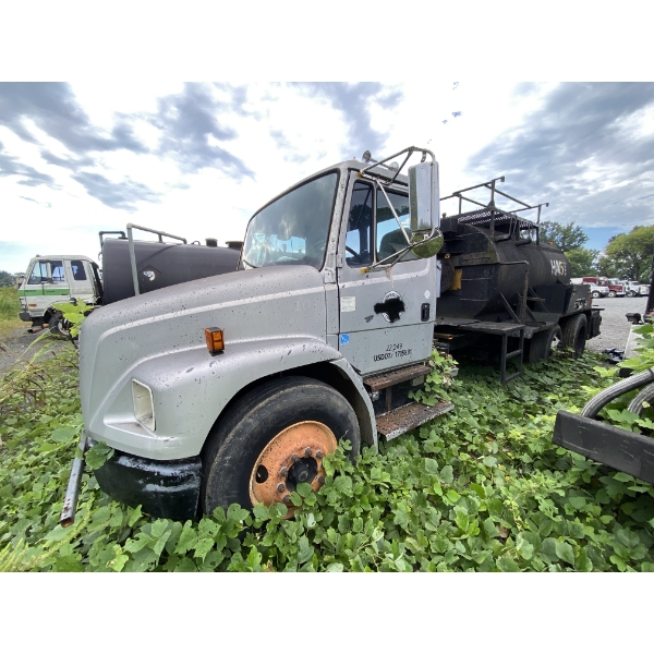 2001 FREIGHTLINER FL70 Asphalt Distributor Truck