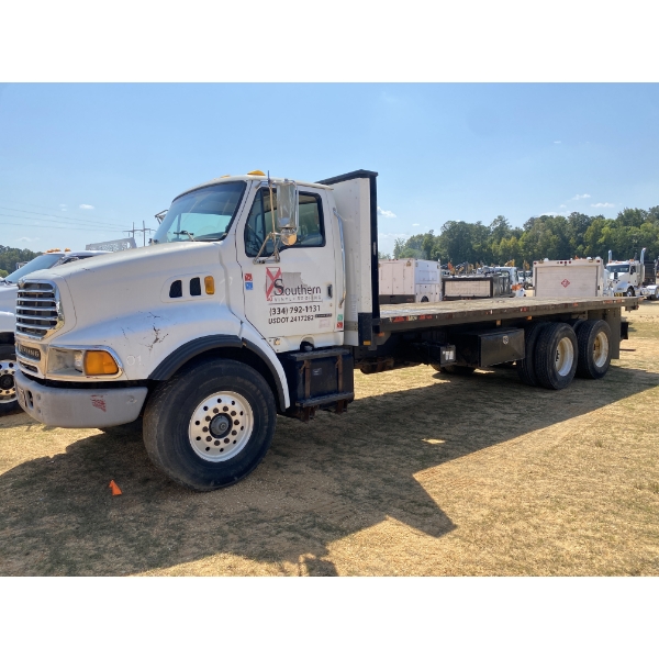 2004 STERLING LT9500 Flatbed Truck
