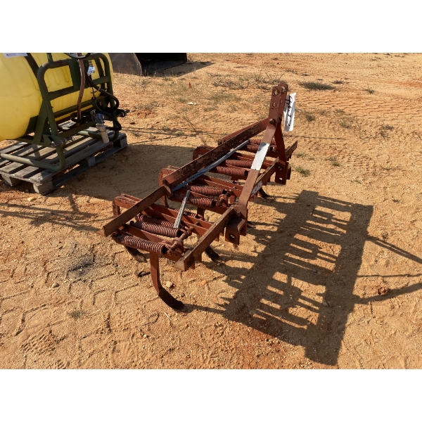 SPRING LOADED GRASS SCRATCHER