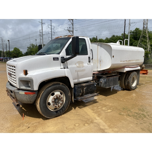 2007 GMC C6500 Water Truck