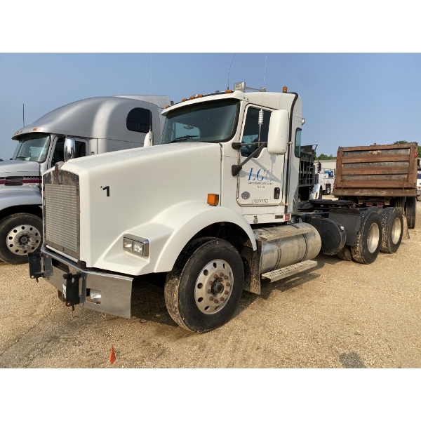 2014 KENWORTH T800 Day Cab Truck