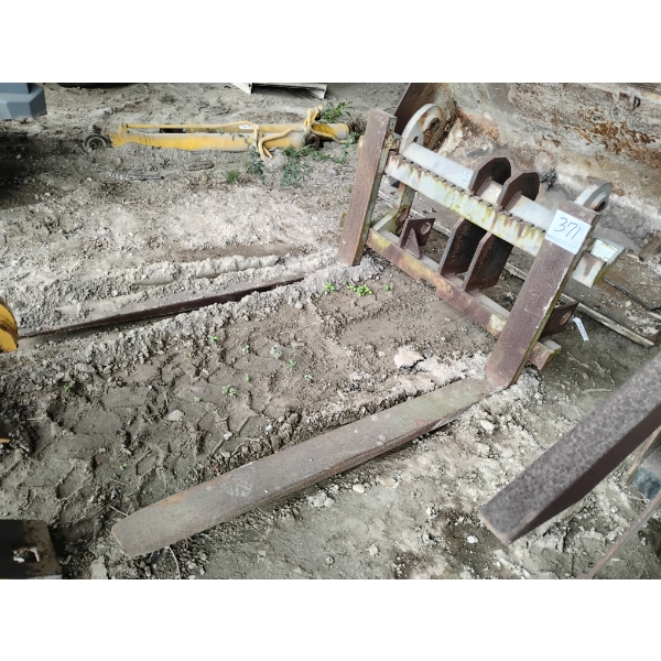 VOLVO 70" FORKS Loader Attachments