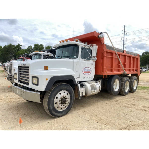 1995 MACK RD690S Dump Truck