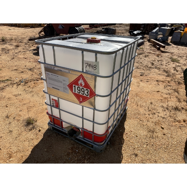 300 GALLON PLASTIC TOTE