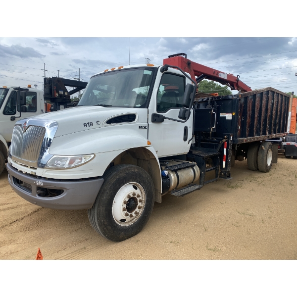2019 INTERNATIONAL MV607 Grapple Truck
