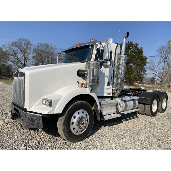 2016 KENWORTH T800 Day Cab Truck
