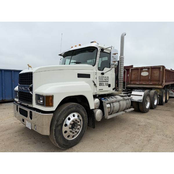 2024 MACK PI64T Day Cab Truck