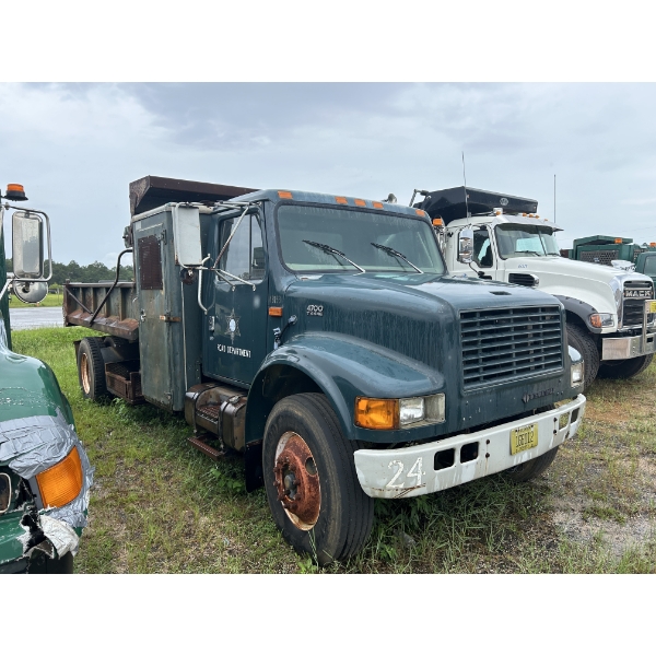 2000 INTERNATIONAL 4700 Flatbed Truck