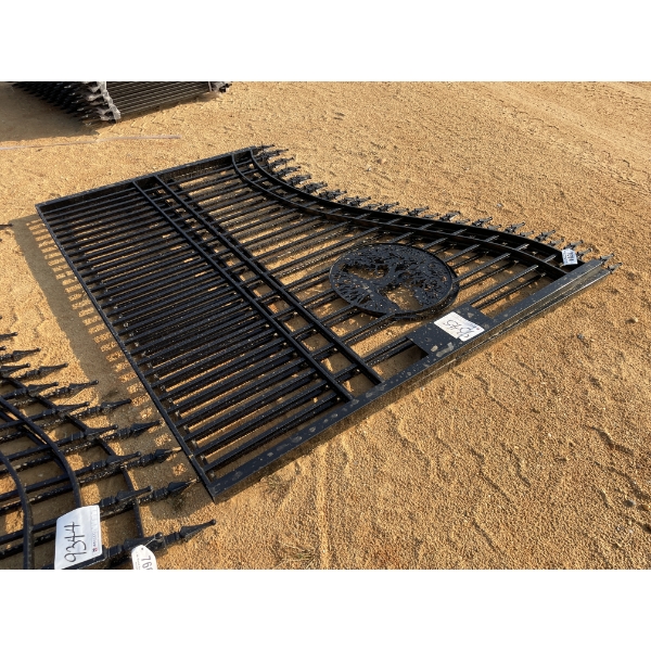 16' TRAIL LIFE SCENE BI-PARTING GATE