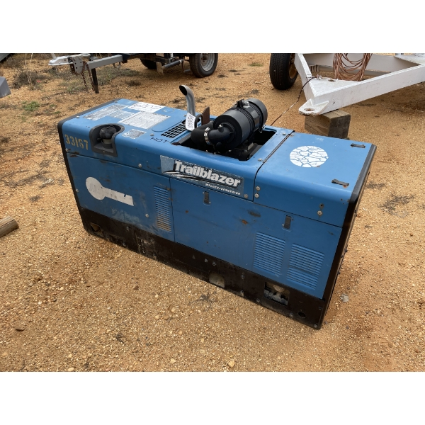 MILLER TRAIL BLAZER 302 WELDER/GENERATOR/AIR COMPRESSOR/BATTERY CHARGER Generator