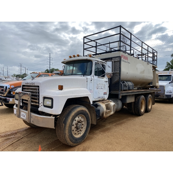 1999 MACK RD688S HYDRO-SEEDER