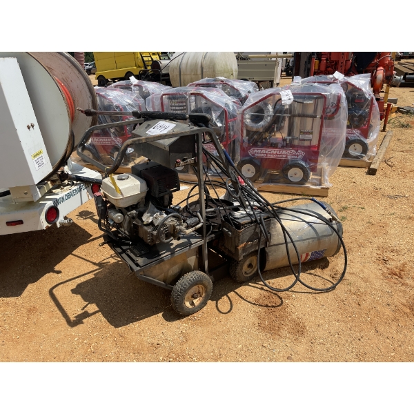 HOT WATER PRESSURE WASHER & VACUUM