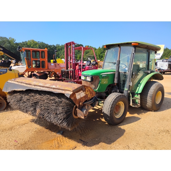 2014 JOHN DEERE 5065E Broom