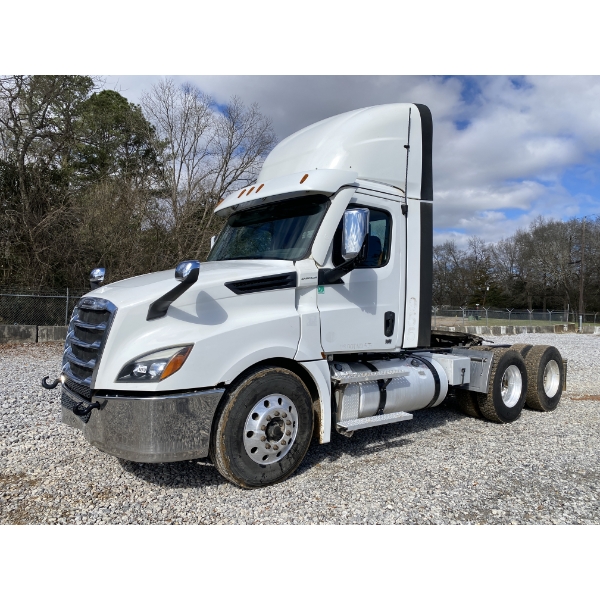 2020 FREIGHTLINER CASCADIA Day Cab Truck
