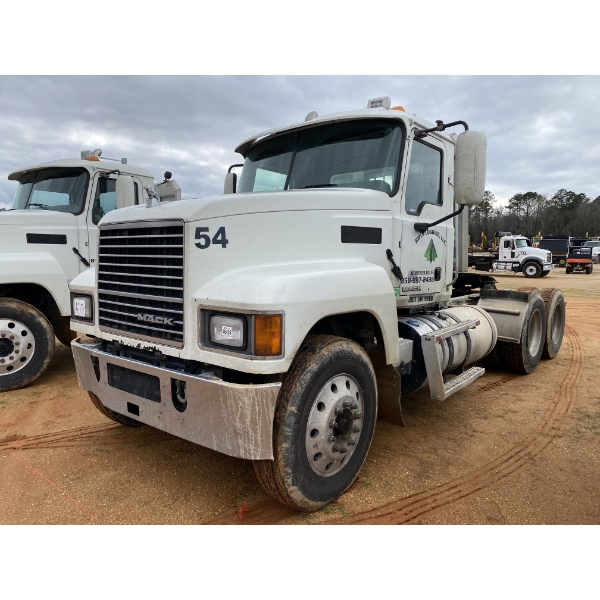 2017 MACK CHU613 Day Cab Truck