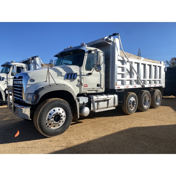 2018 MACK GU713 Dump Truck