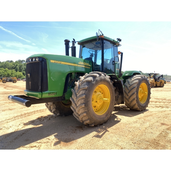 2005 JOHN DEERE 9520 Scraper Tractor