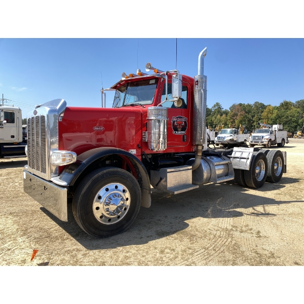 2011 PETERBILT 388 Day Cab Truck