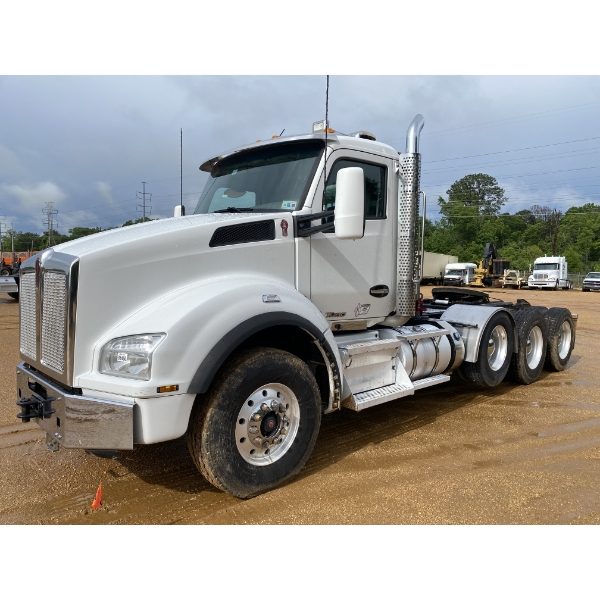 2018 KENWORTH T880 Day Cab Truck