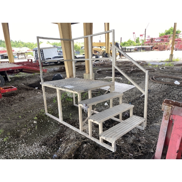STAIRCASE W/ PLATFORM