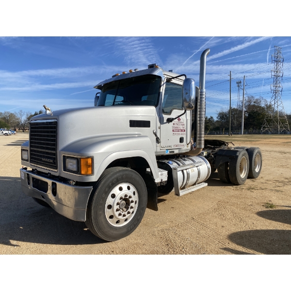 2016 MACK CHU613 Day Cab Truck