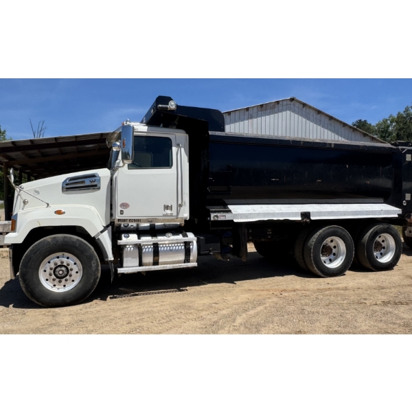 2021 WESTERN STAR 4700 Dump Truck