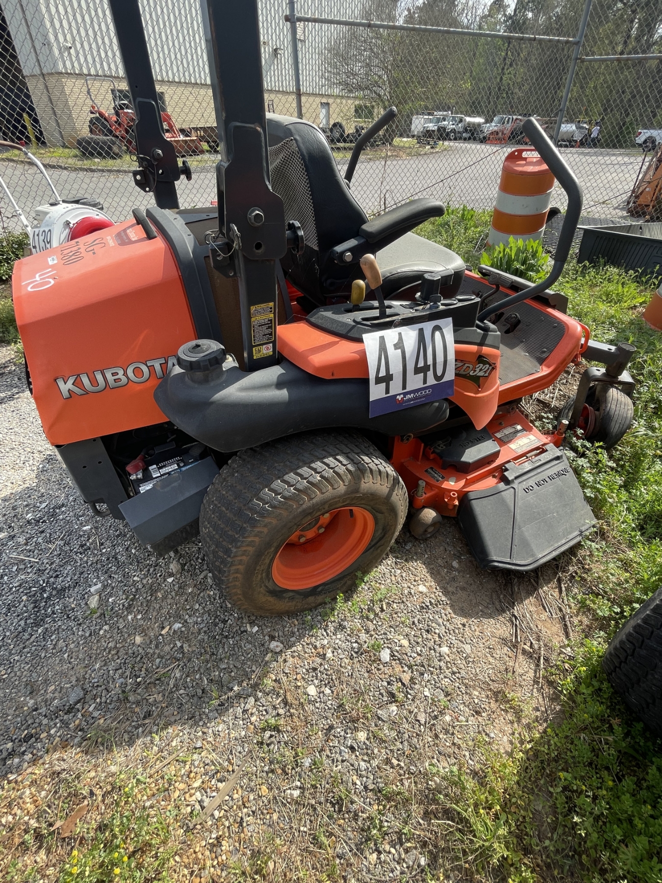 Zd231 KUBOTA ZD321 ZERO TURN Lawn Mower - J.M. Wood Auction Company, Inc.