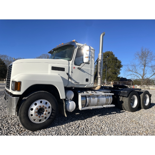 2019 MACK PI64T Day Cab Truck