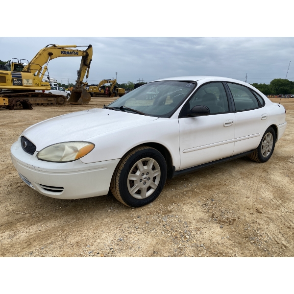 2005 FORD TAURUS SE Automobile