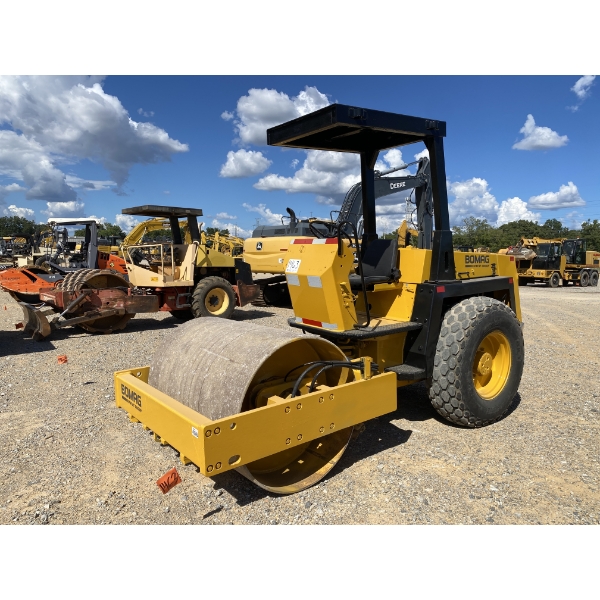 1990 BOMAG BW142D Roller