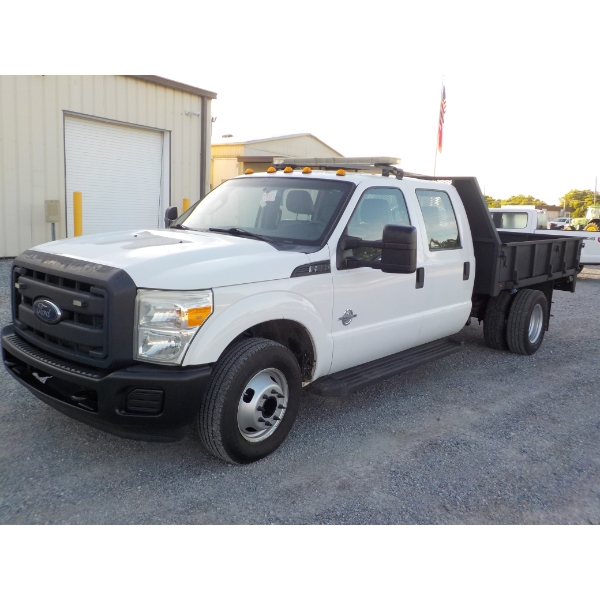 2015 FORD F350 XL Flatbed Truck