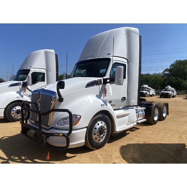 2021 KENWORTH T680 Day Cab Truck