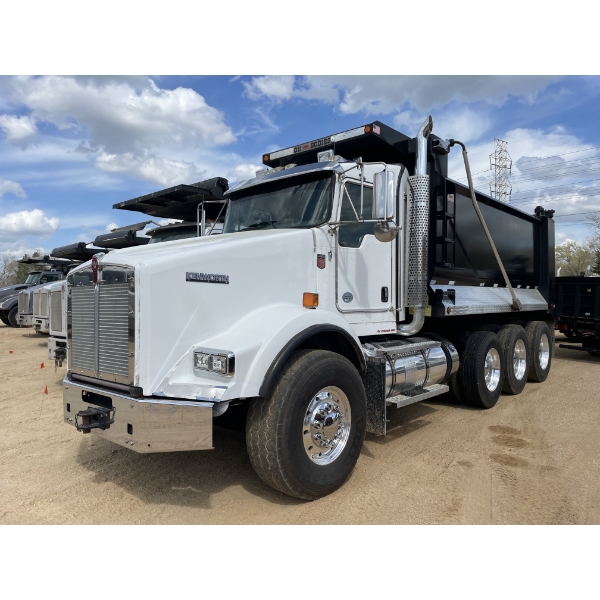 2020 KENWORTH T800 Dump Truck