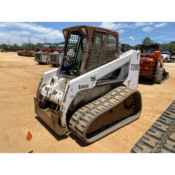 2002 BOBCAT T200 Skid Steer Loader - Crawler