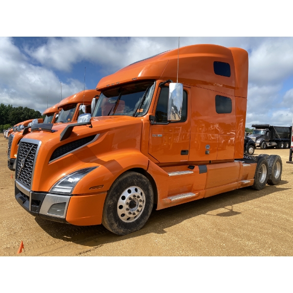 2020 VOLVO VNL 760 Sleeper Truck