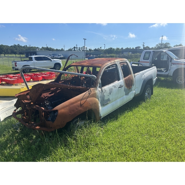 2014 TOYOTA TACOMA Pickup Truck