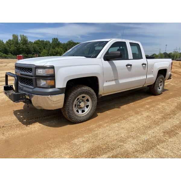 2015 CHEVROLET SILVERDO Pickup Truck