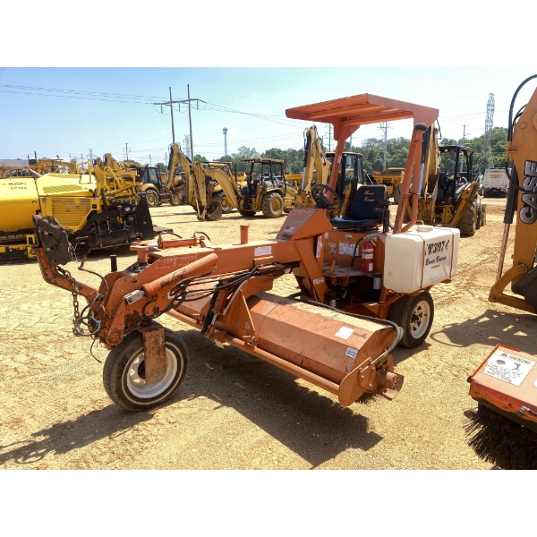 2001 BROCE 250C Broom