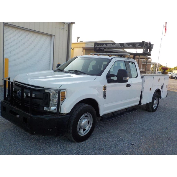 2019 FORD F350 XL Highway Service Truck