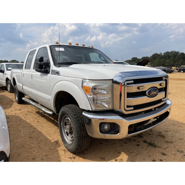 2015 FORD F350 LARIAT Pickup Truck