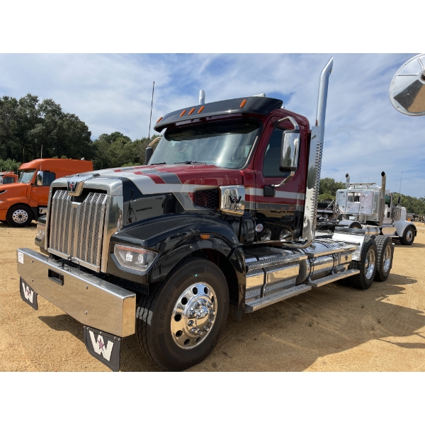 2021 WESTERN STAR 4900 Day Cab Truck