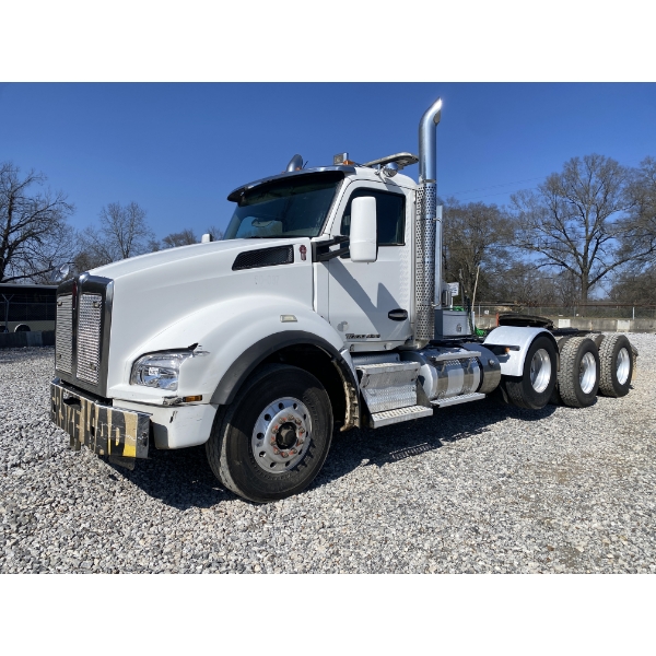 2017 KENWORTH T880 Day Cab Truck