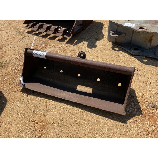 D&E 52" CLEANOUT BUCKET