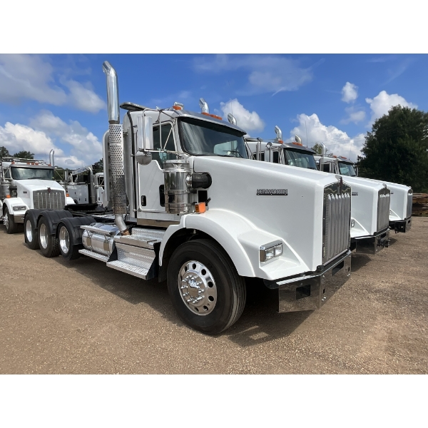 2020 KENWORTH T800 Day Cab Truck