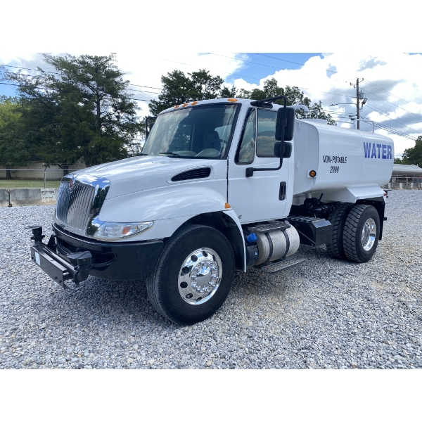 2018 INTERNATIONAL 4300 Water Truck
