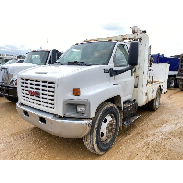 2005 GMC C6500 Fuel / Lube Truck