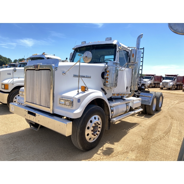 2016 WESTERN STAR 4900SF Day Cab Truck